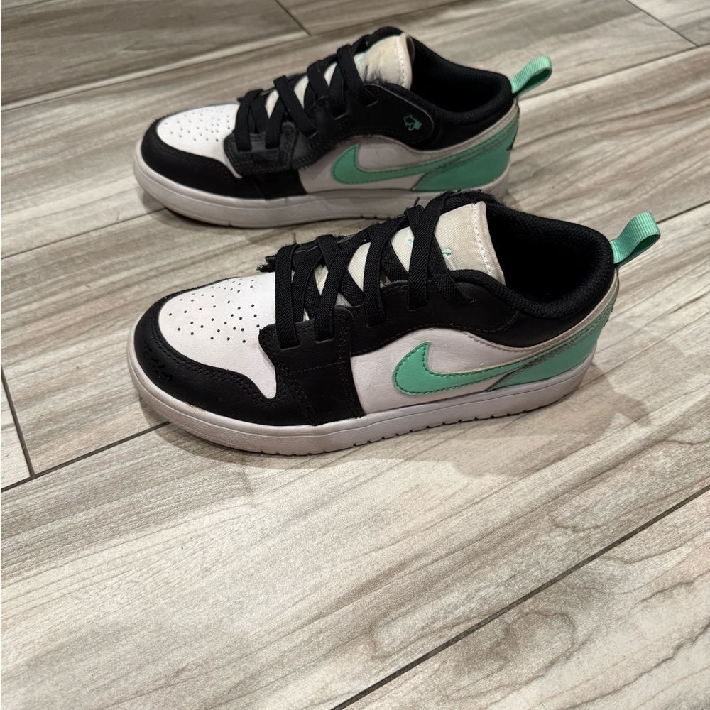 Nike Black and Mint Low-Top Sneakers
